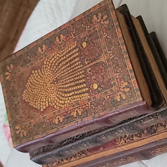 3 Vintage Book storage decor - Picture 9 of 10